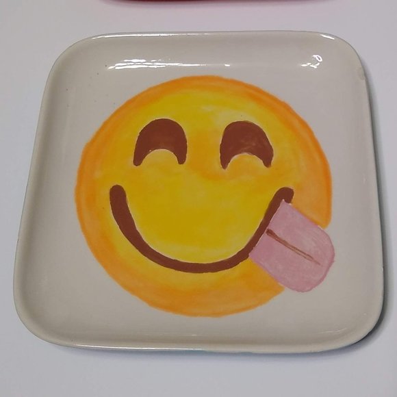Emoji 4 pc Square Ceramic Plates - Picture 7 of 8